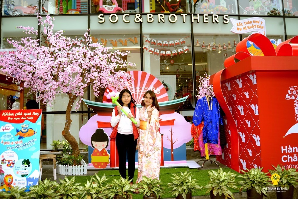 Thank-you Events of Soc&Brothers Store Chain