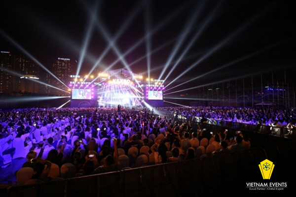 Thousands of audience immersed themselves in the vibrant atmosphere of the concert