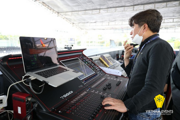 Vietnamevents’ technician tests the sound before the concert starts