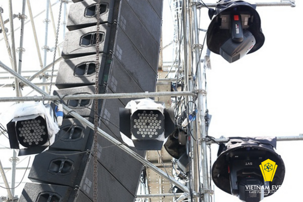 Modern line array speaker equipment is imported directly from abroad