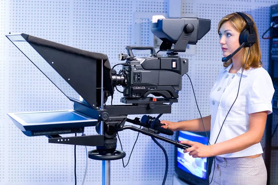 A camera-mounted teleprompter helps the speaker have a smooth speech while keeping eye contact with the audience