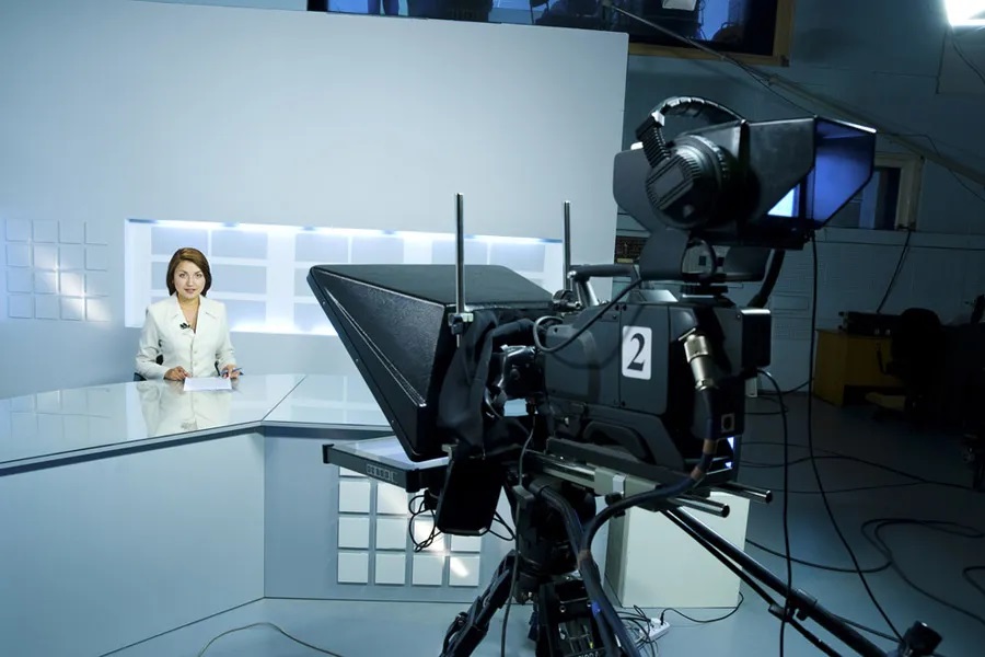 Teleprompter possesses numerous advantages