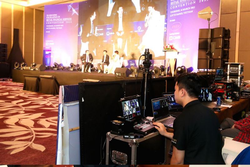 VietnamEvent technicians monitored and controlled the equipment system at the event