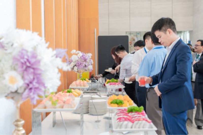 Delegates have lunch at the event