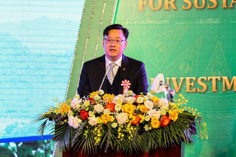 Mr. Arthur Ting, representative of an enterprise delivered a speech at the event