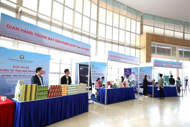 Product display booths were set up at the conference