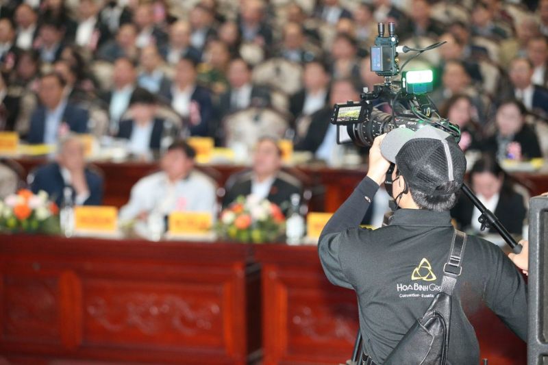 The media team of VietnamEvents worked at the conference