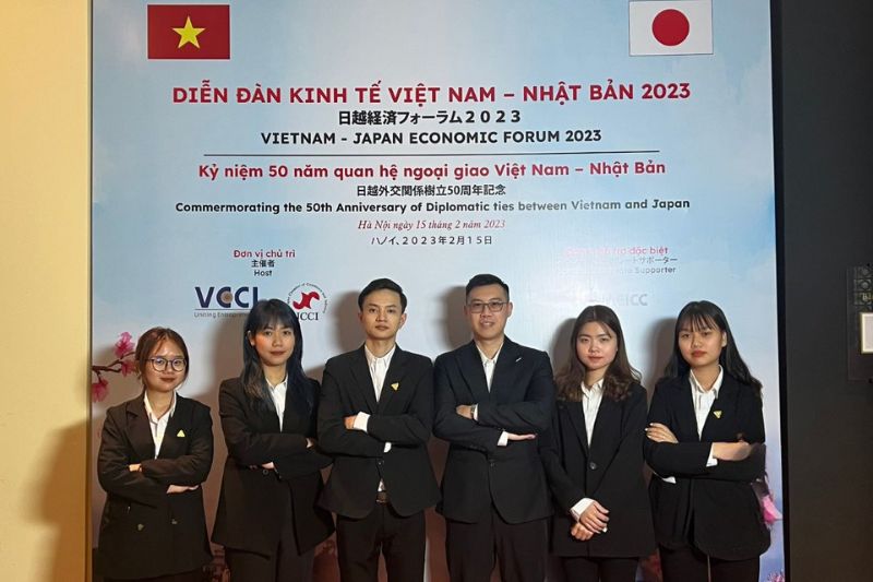 Professional VietnamEvent team supports at the event