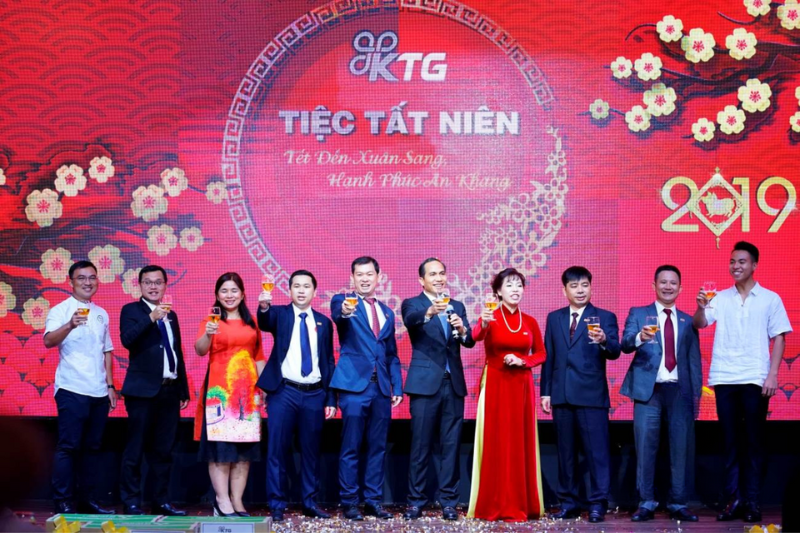 You can host year-end parties with the theme of Tet