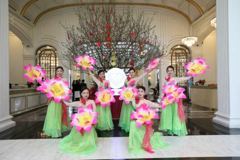 Art performance at the wedding was performed by professional dancers