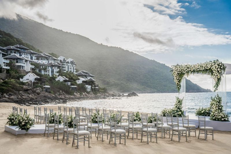 InterContinental Danang Resort is undoubtedly worthy to hold a luxurious and romantic ceremony