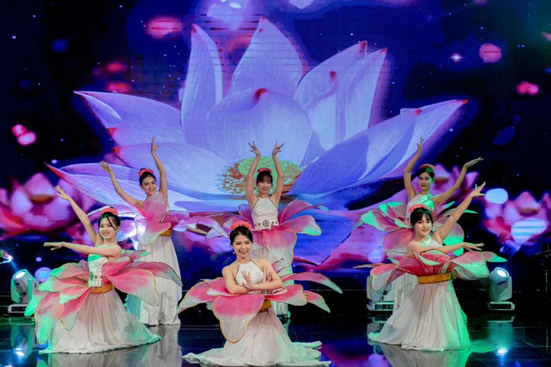 Lotus Dance were performed by professional dancers